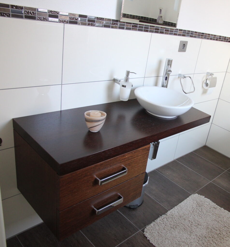 Ein Badezimmer Waschtisch aus Wenge